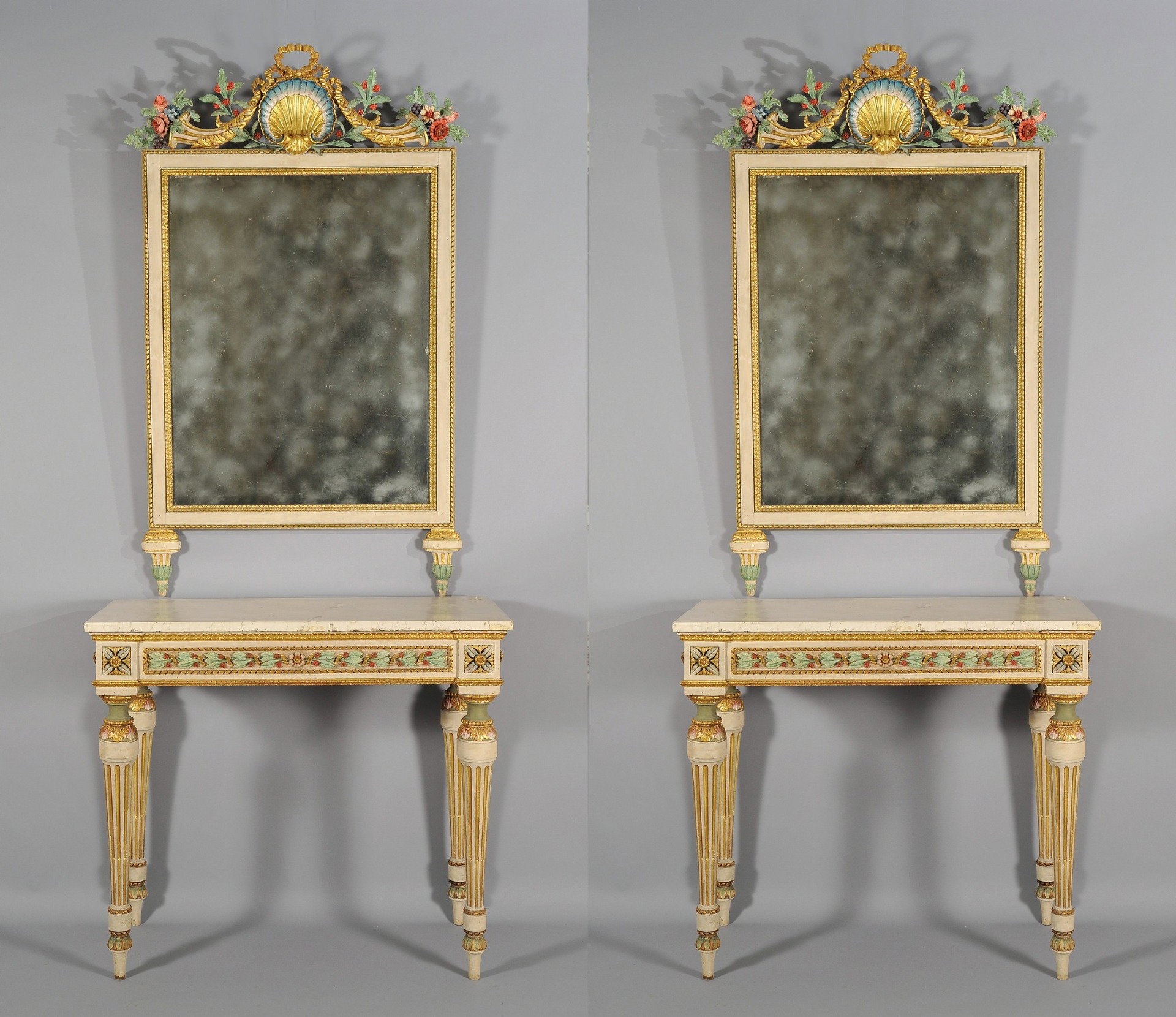 Konsole mit Spiegeln im Louis-XVI-Stil aus geschnitztem, vergoldetem und polychromem Holz, Novara, Ende des 18. Jahrhunderts